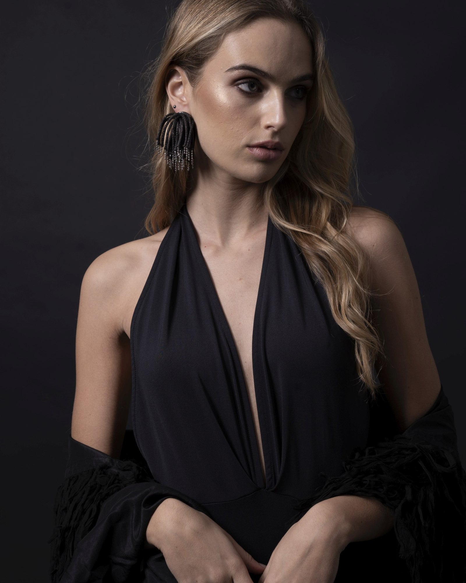 Pom-pom pendant, knit and metal