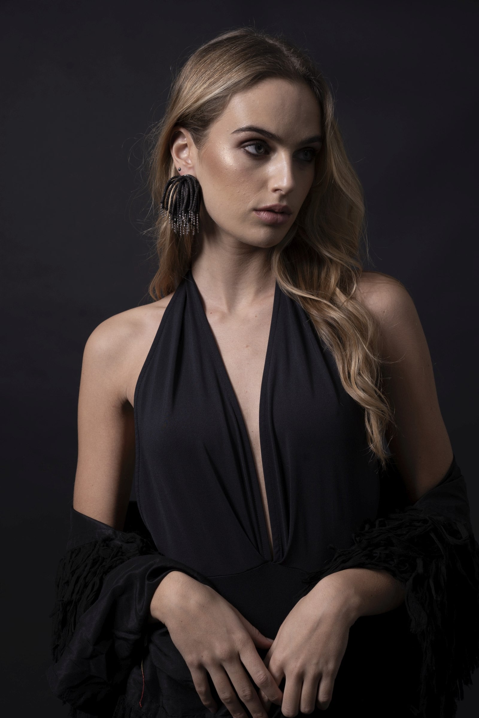 Pom-pom pendant, knit and metal