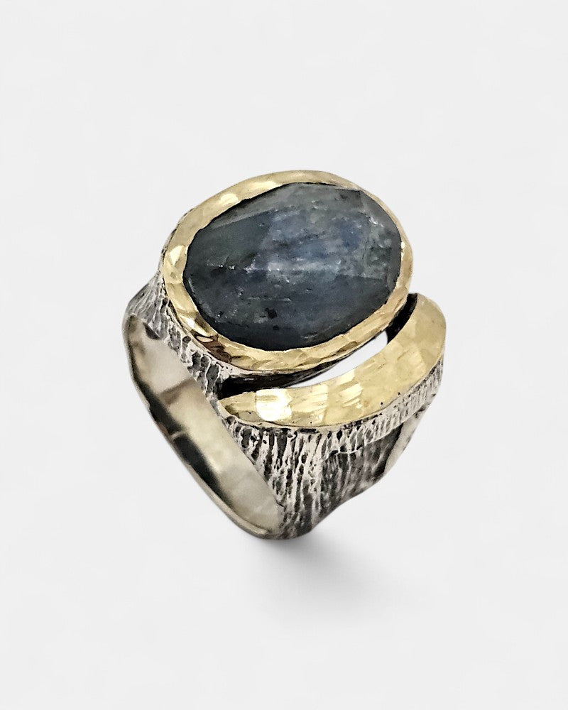 Sortija de plata y cianita