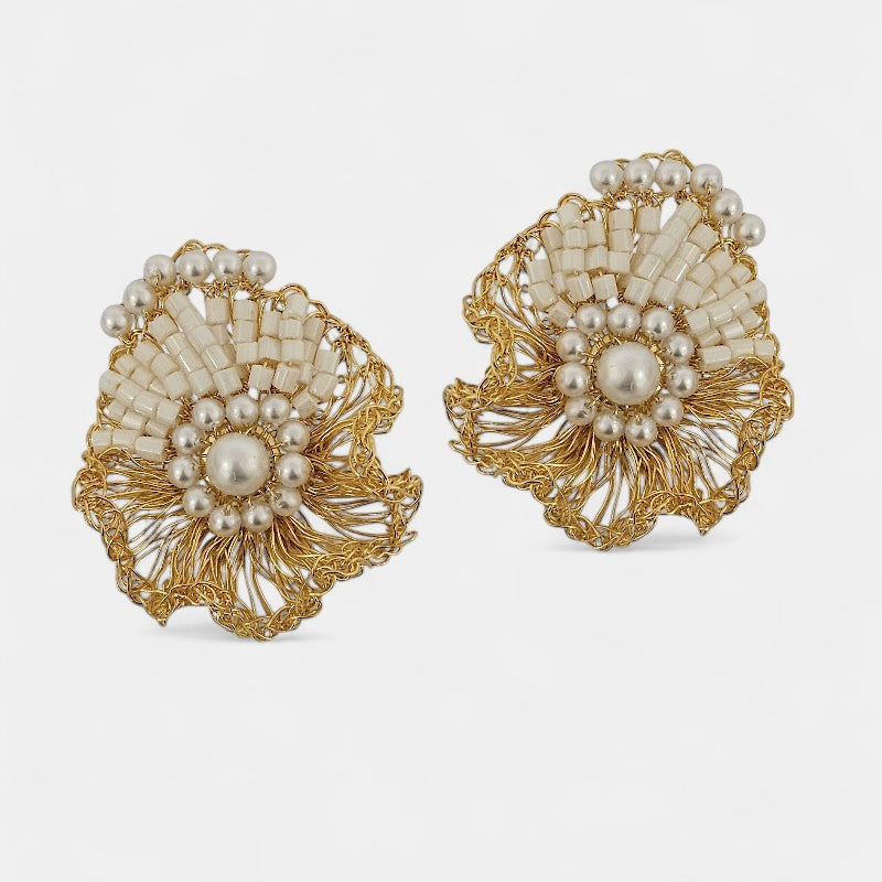 Pendientes en crochet de flor con perlitas