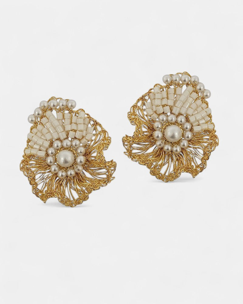 Pendientes en crochet de flor con perlitas