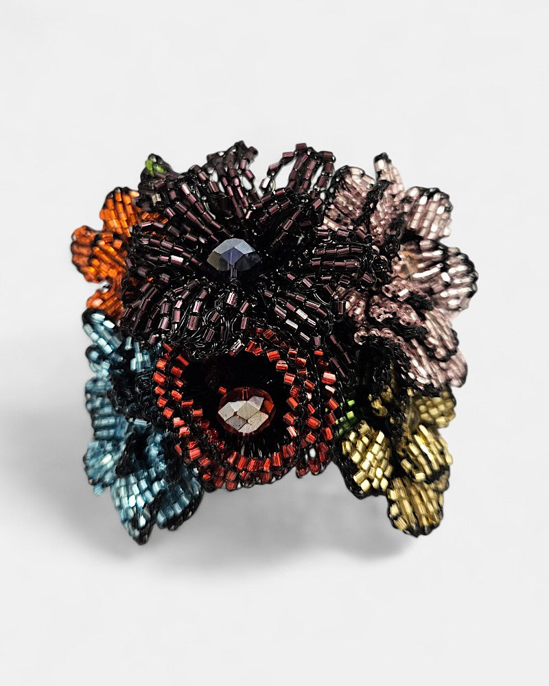 Brazalete de flores en crochet multicolor