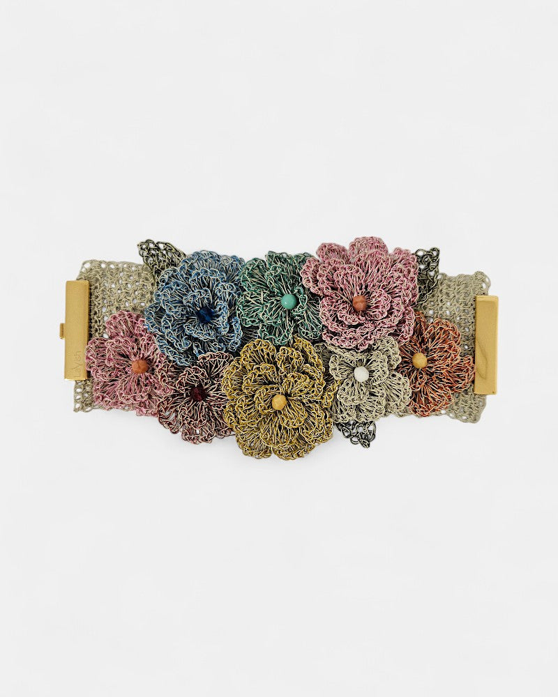 Brazalete de flores de crochet multicolor