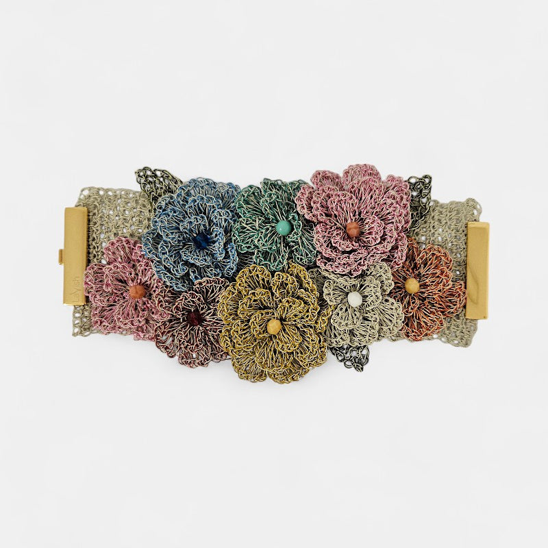 Brazalete de flores de crochet multicolor