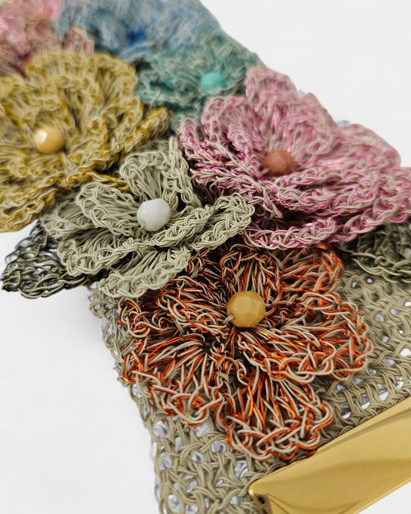 Brazalete de flores de crochet multicolor