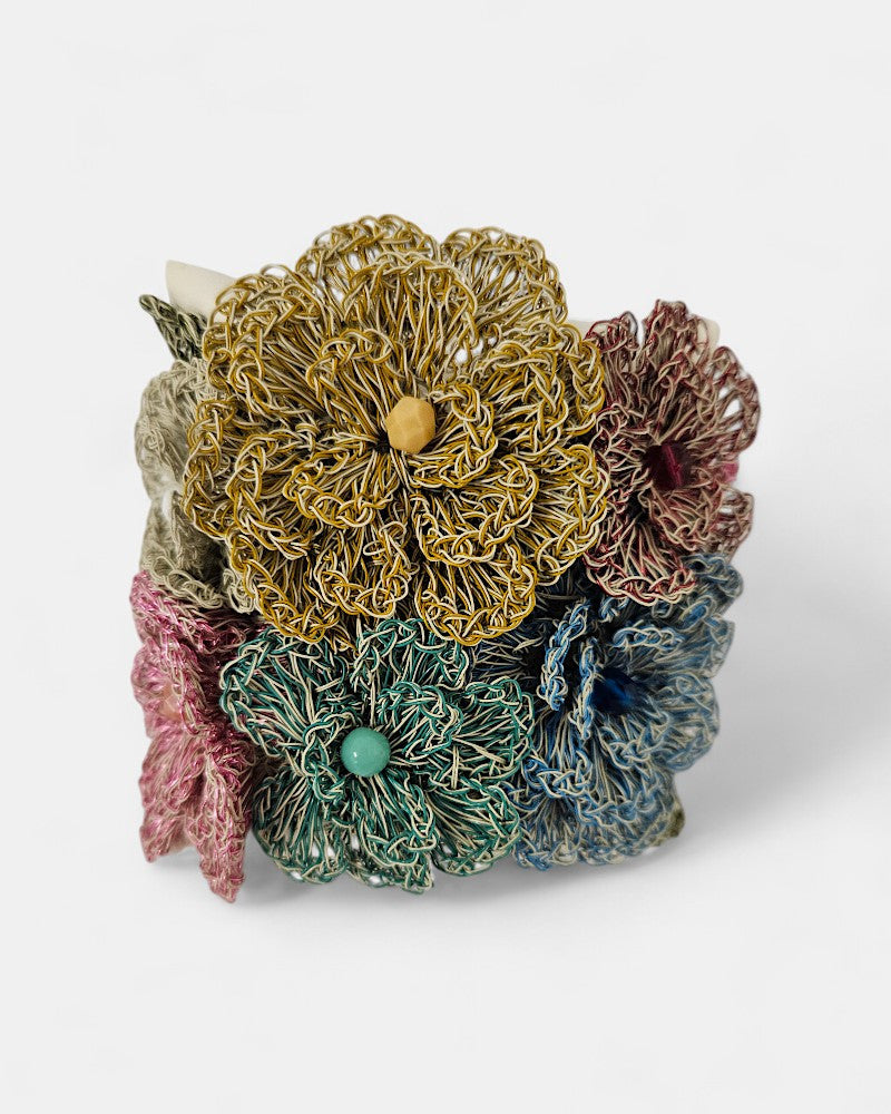 Brazalete de flores de crochet multicolor