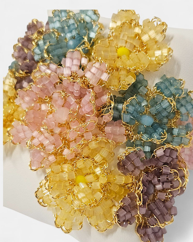 Brazalete de flores de crochet multicolor