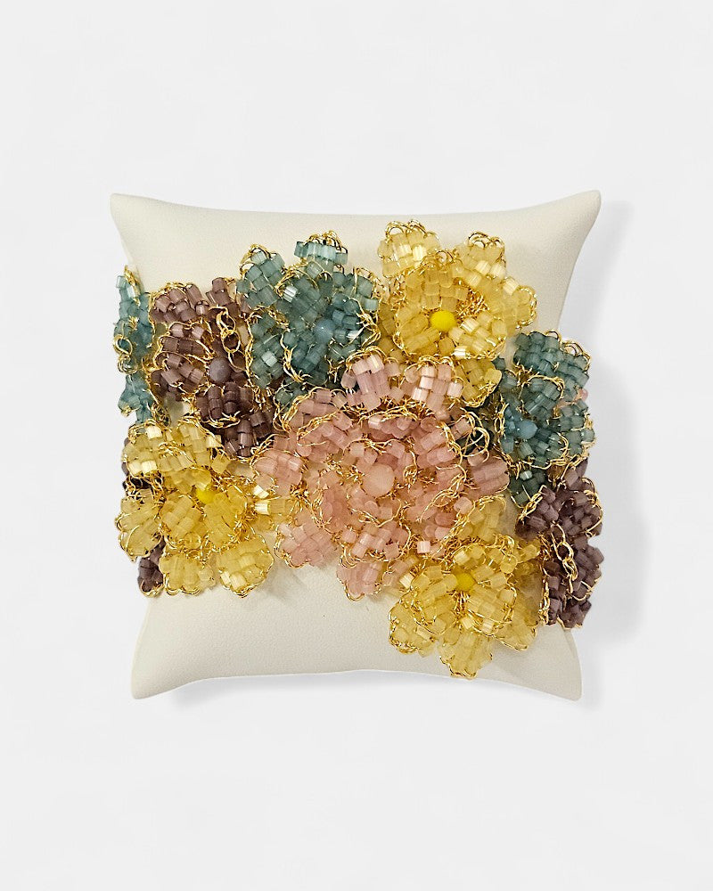 Brazalete de flores de crochet multicolor