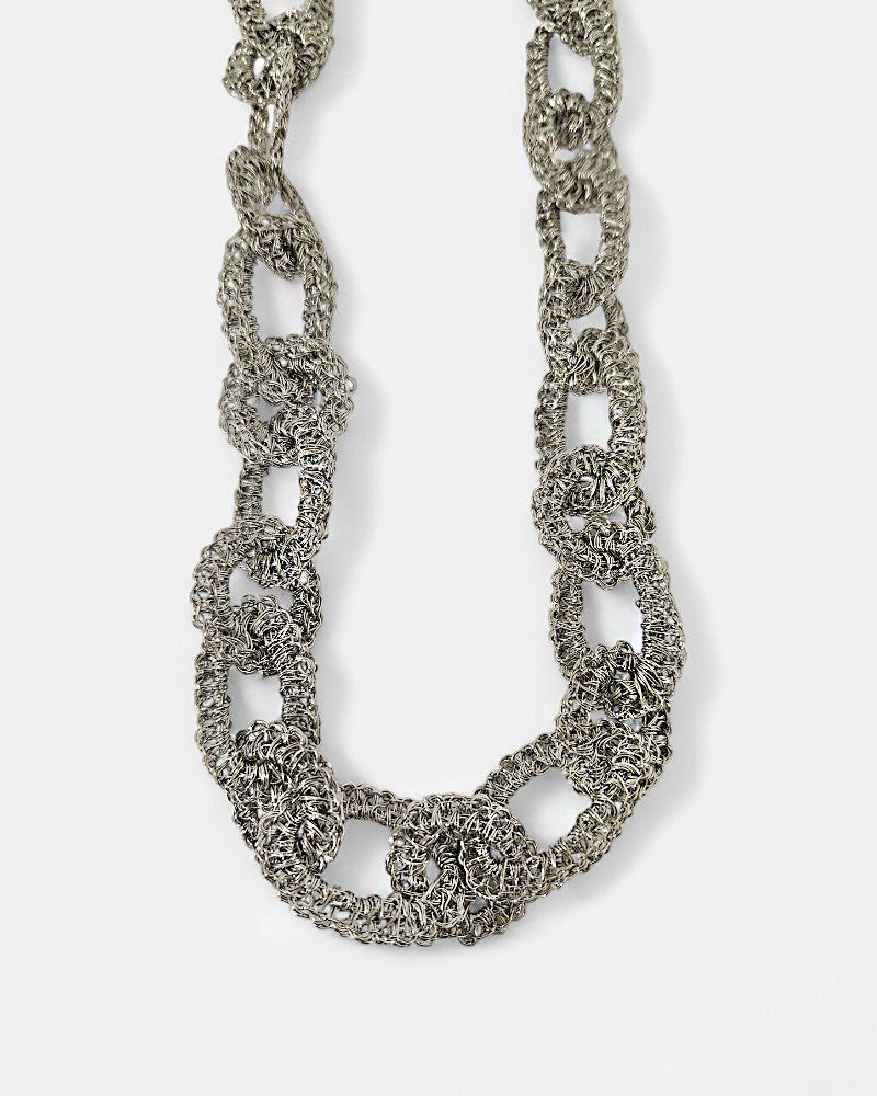 Collar eslabones plateado de crochet