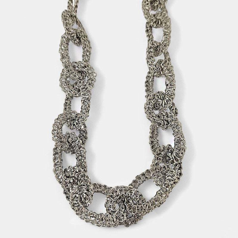 Collar eslabones plateado de crochet