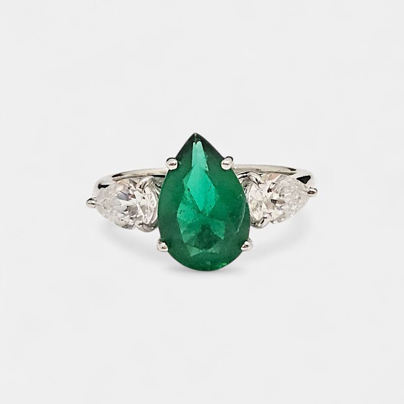 Silver ring with emerald green cubic zirconia