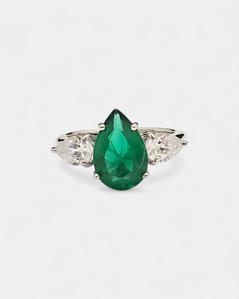 Silver ring with emerald green cubic zirconia