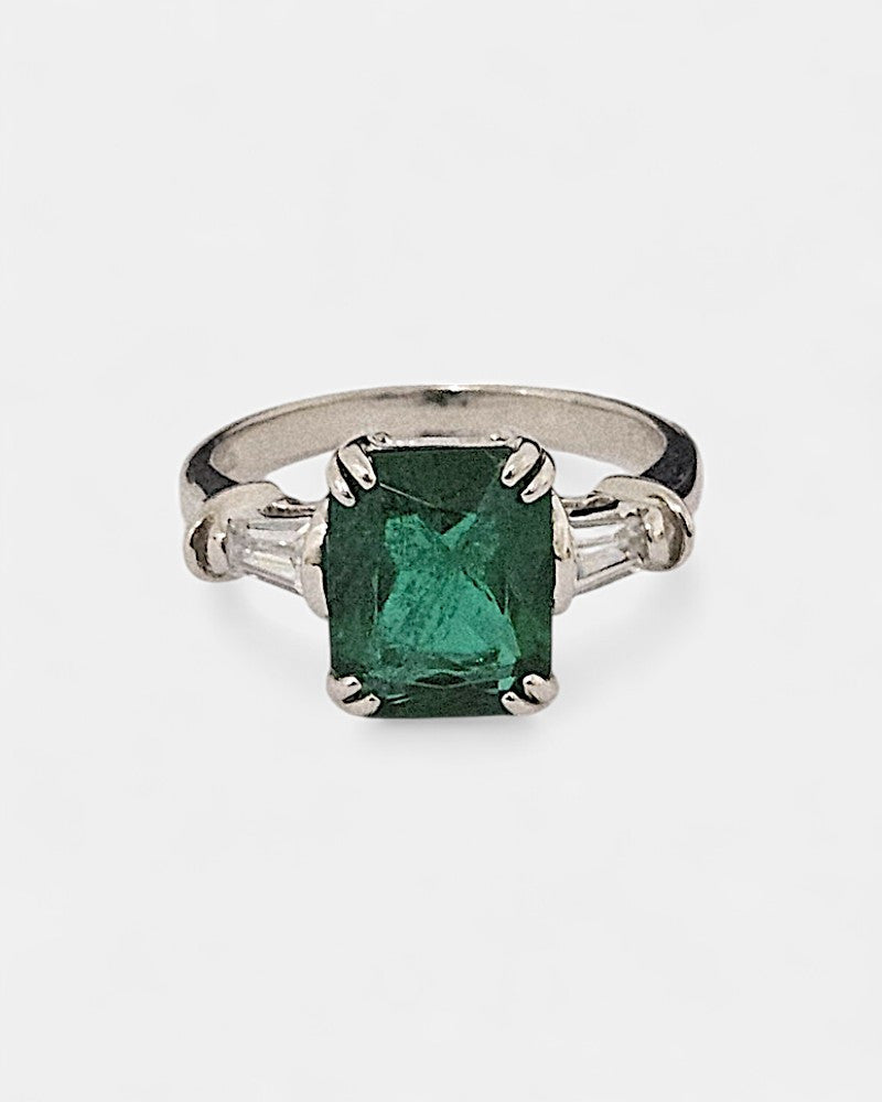 Silver ring with emerald green cubic zirconia