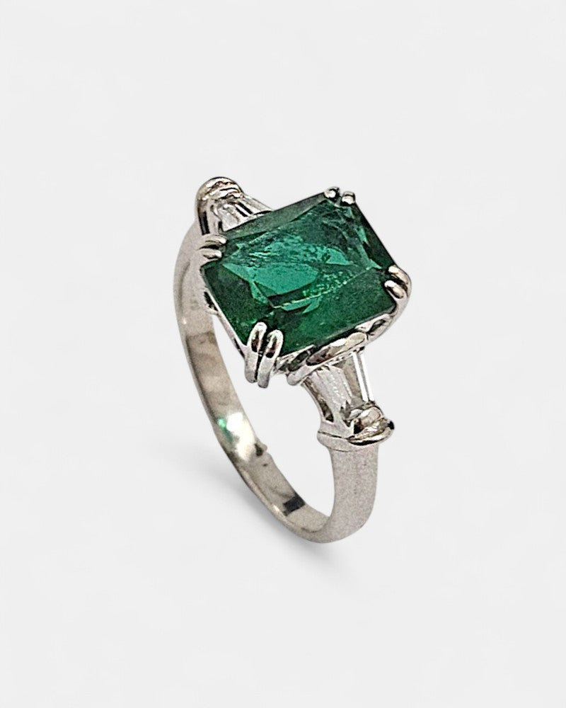 Silver ring with emerald green cubic zirconia
