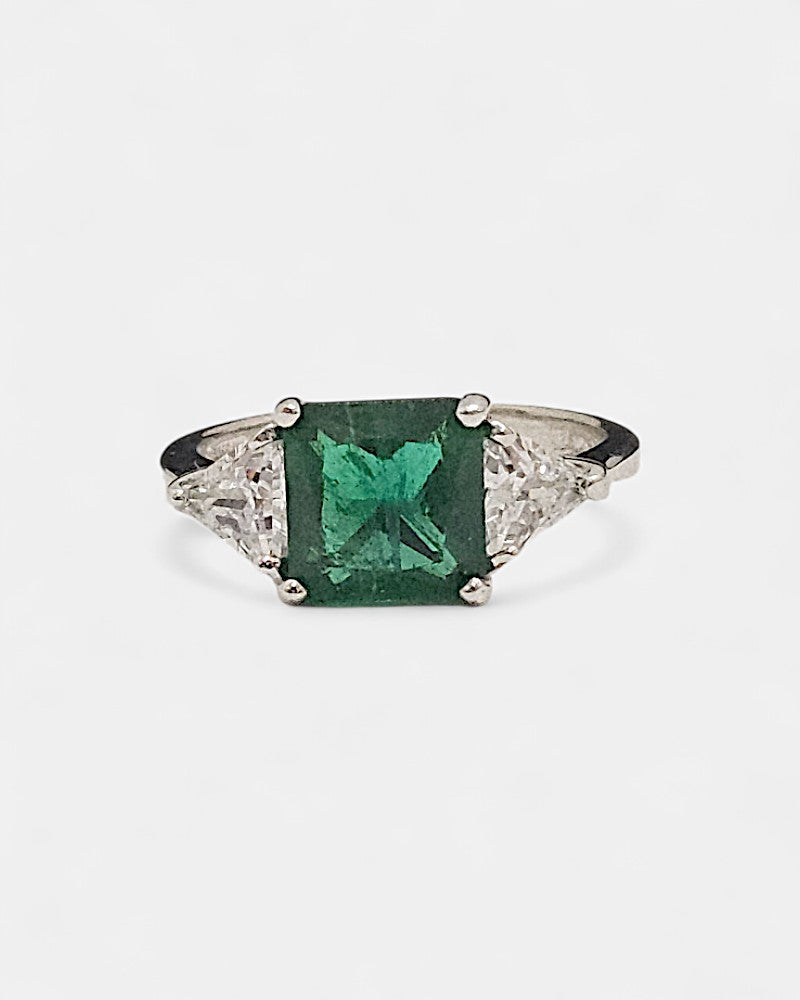 Silver ring with emerald green cubic zirconia