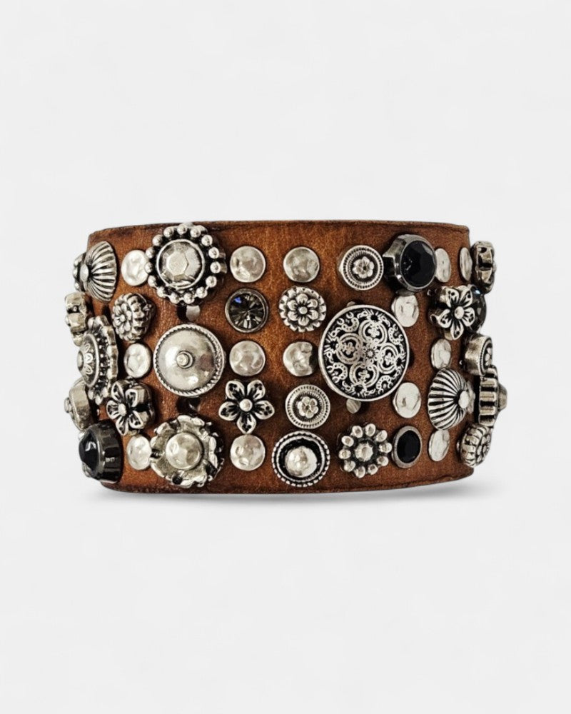 Pulsera piel y tachas camel