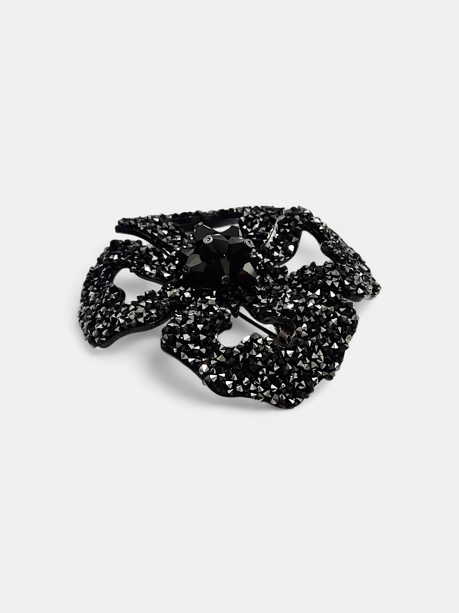 Broche negro swarovski Mirtae