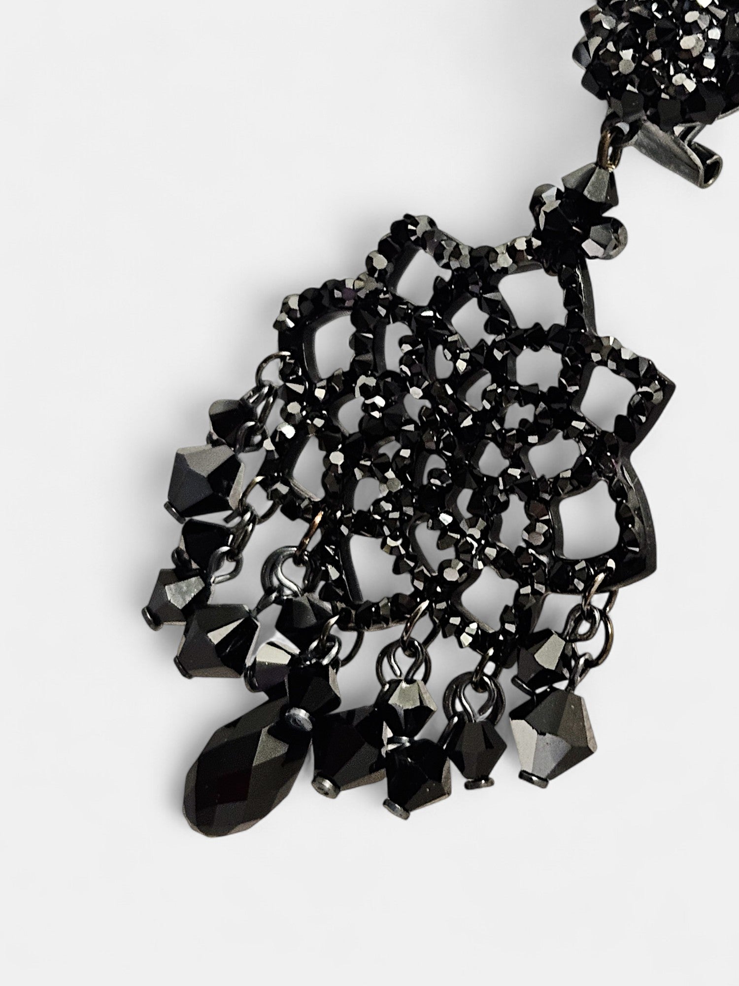 Zairel Swarovski black earring