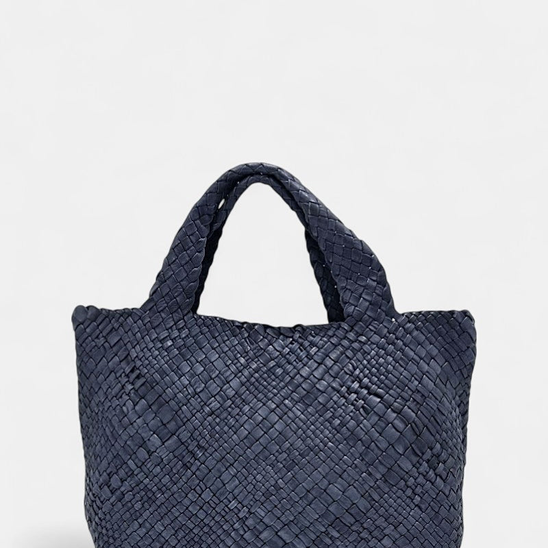 Bolso de mano en piel trenzada azul