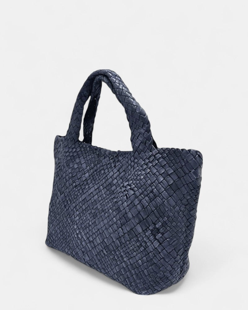Bolso de mano en piel trenzada azul