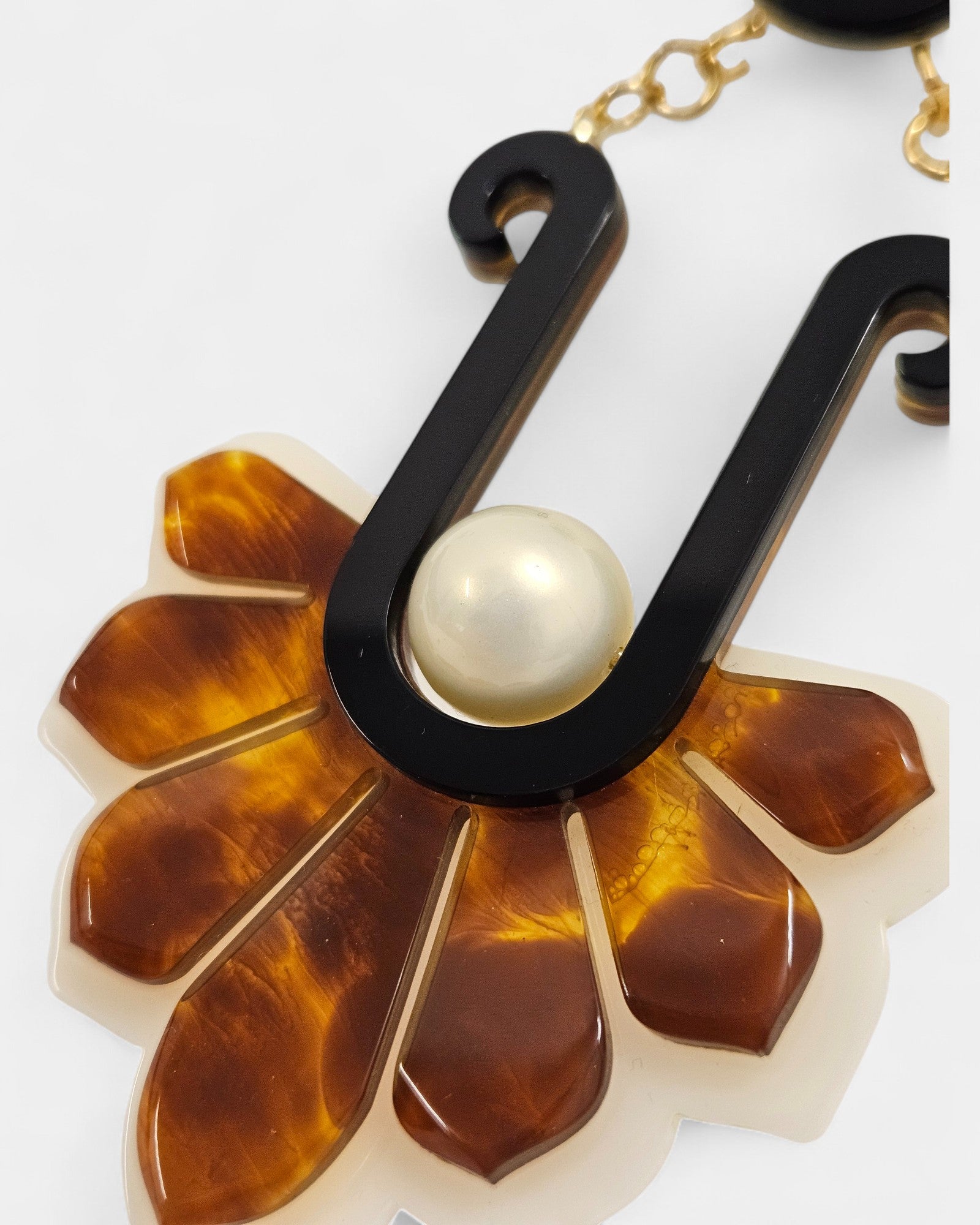 Pendientes de resina carey con perla