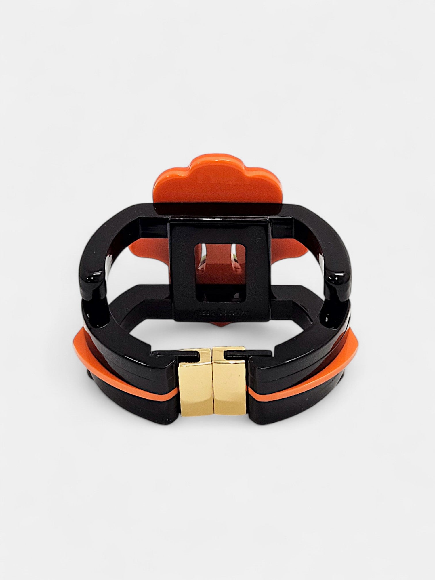 Brazalete Art Déco floral en resina negra