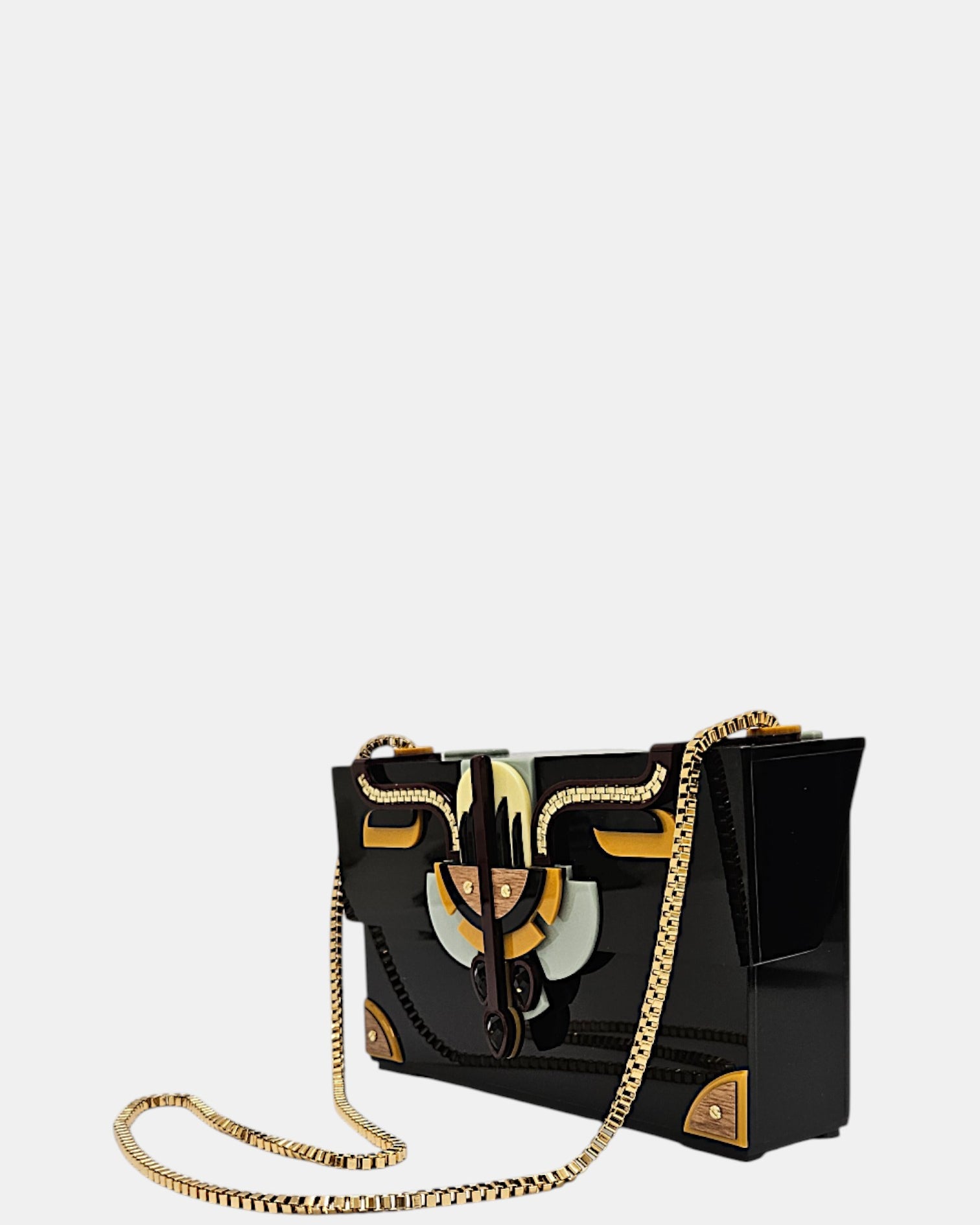 Clutch Gissa Bicalho negro acrílico con cadena dorada