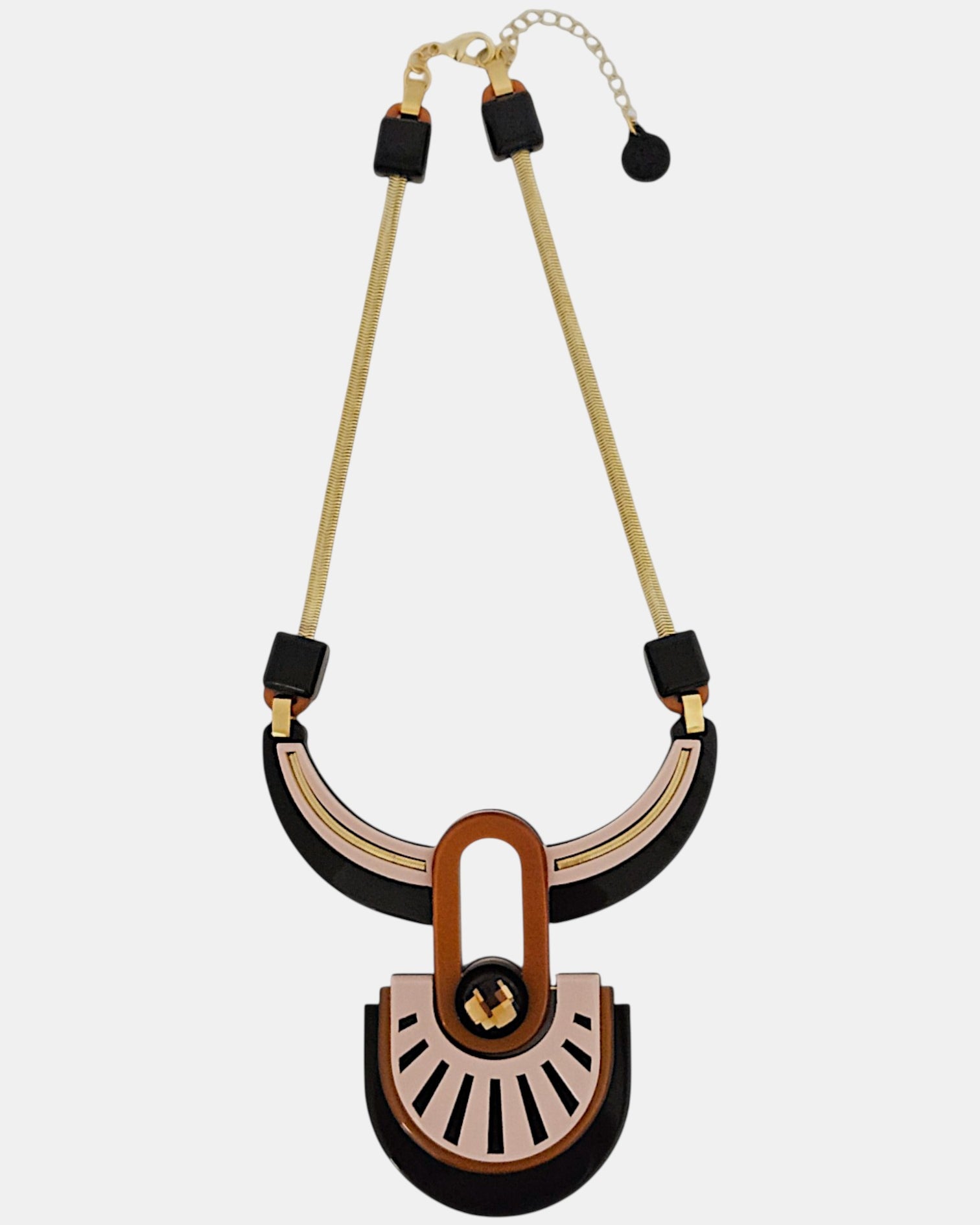 Collar Gissa Bicalho geométrico art déco en acrílico negro y rosa