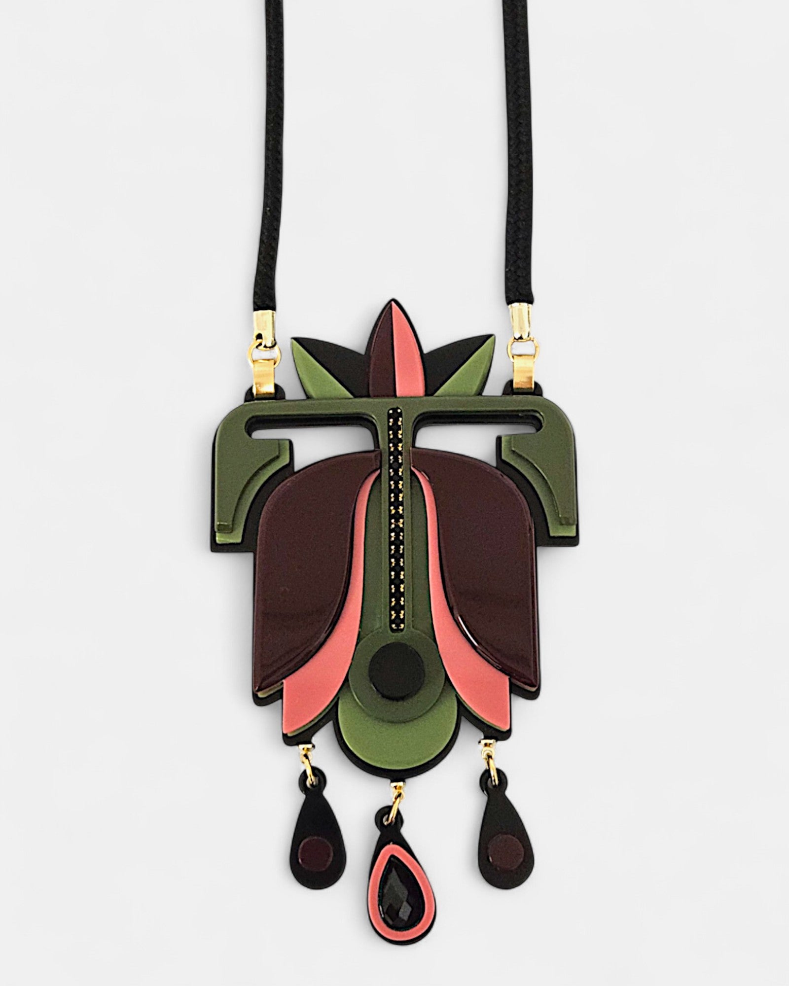 Collar largo Gissa Bicalho acrílico rosa y verde