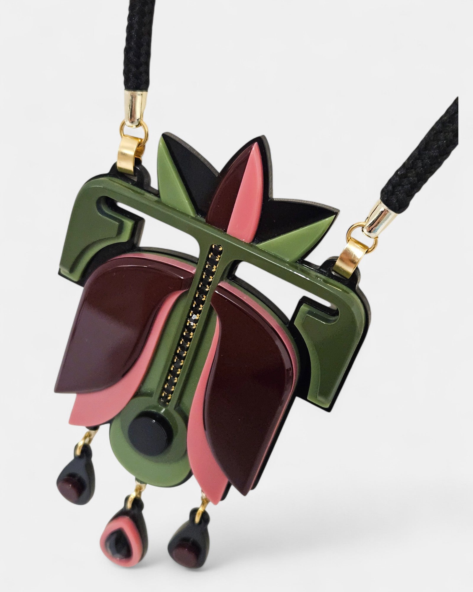 Collar largo Gissa Bicalho acrílico rosa y verde