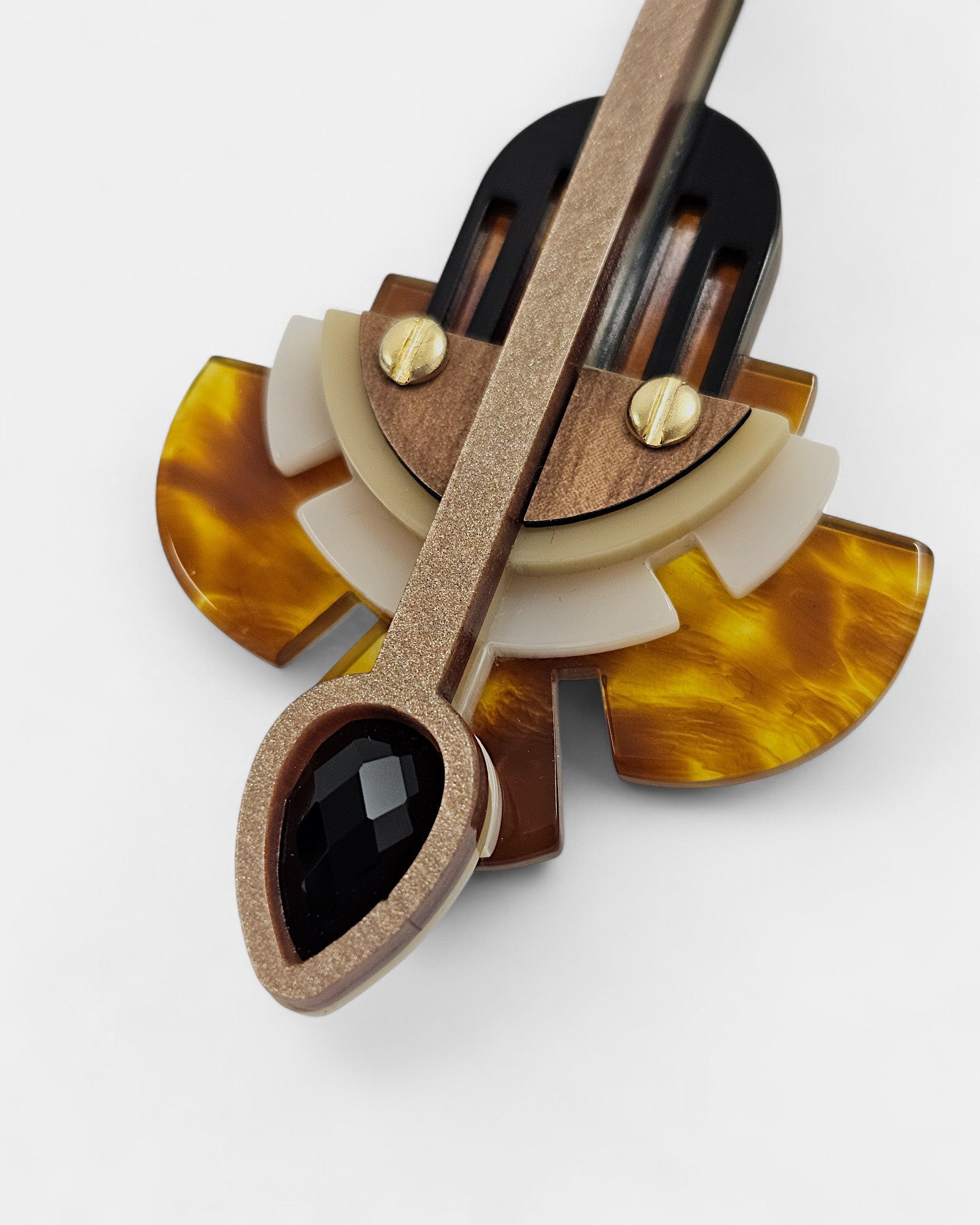 Pendientes geométricos Solaris de Gissa Bicalho