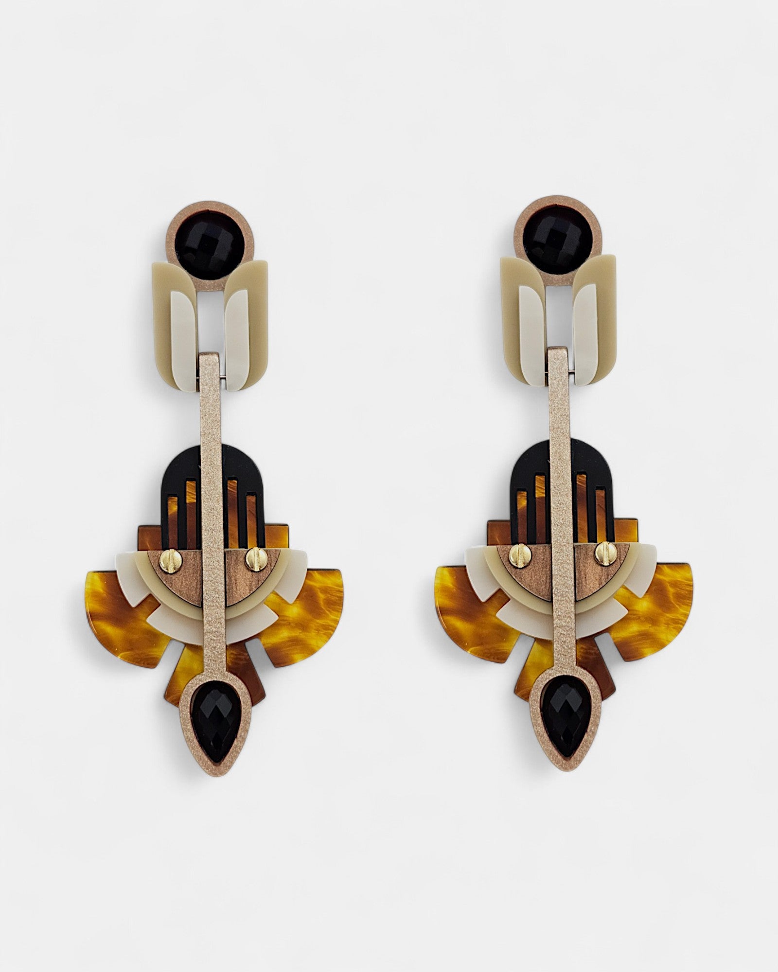 Pendientes geométricos Solaris de Gissa Bicalho