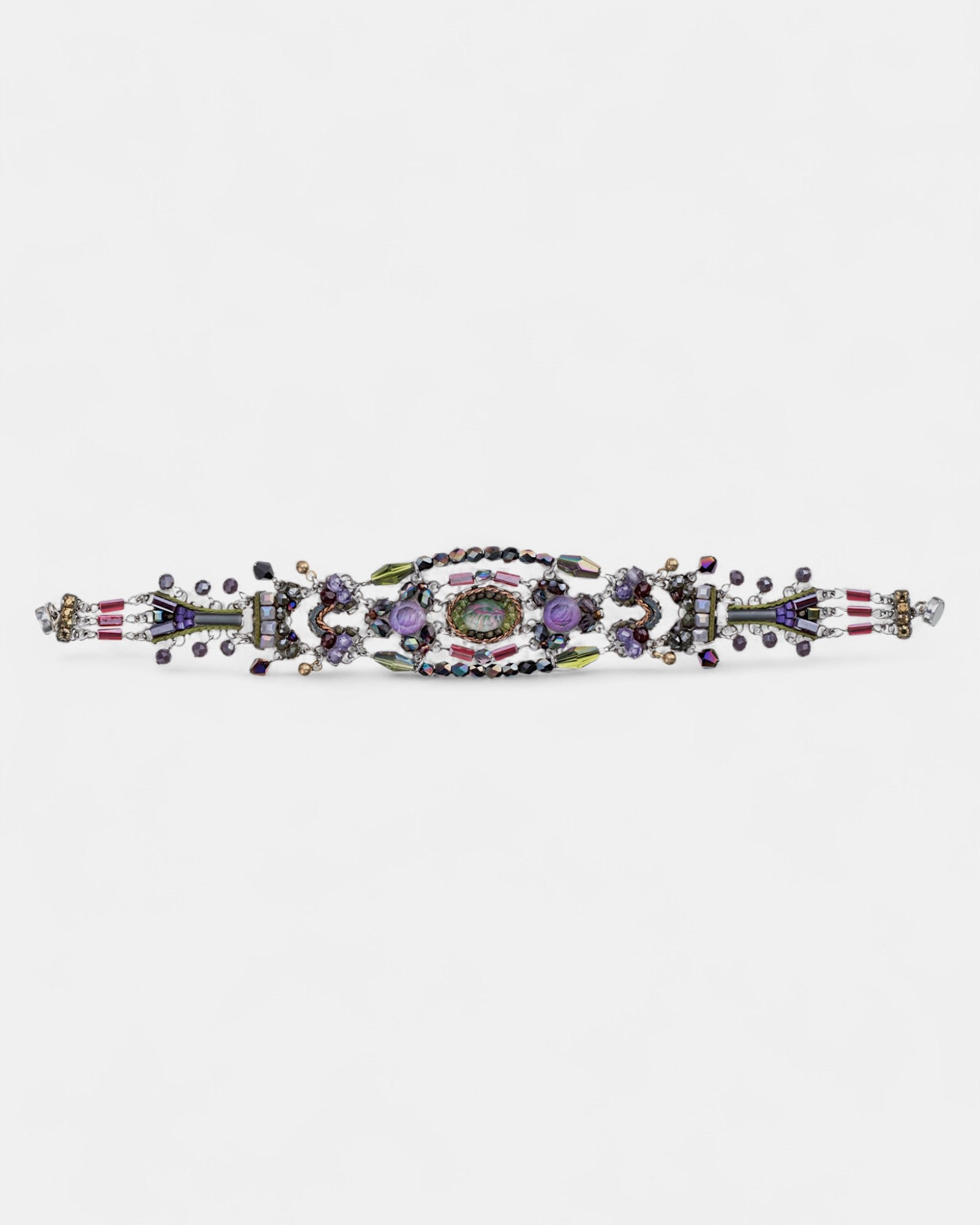 Pulsera artesanal con cristales y esmalte en tonos amatista, verde y fucsia