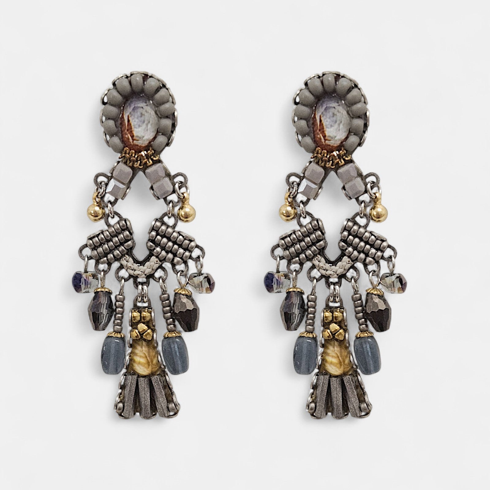 Pendientes Largos Artesanales Plateados con Cristales y Detalles Dorados Mist