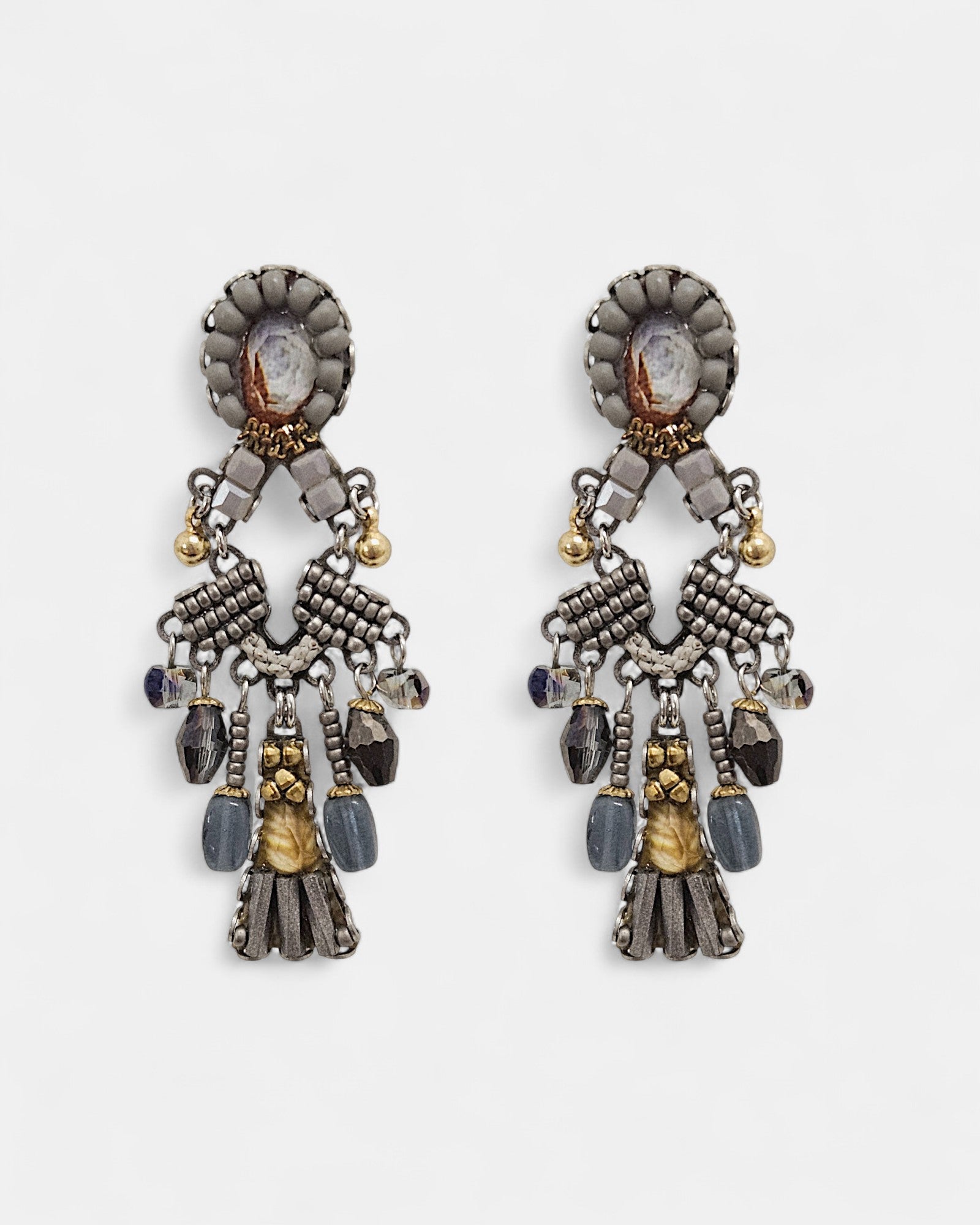 Pendientes Largos Artesanales Plateados con Cristales y Detalles Dorados Mist