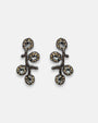 Pareja de pendientes Tataborello con diseño de rama y cuatro cristales gris ahumado.