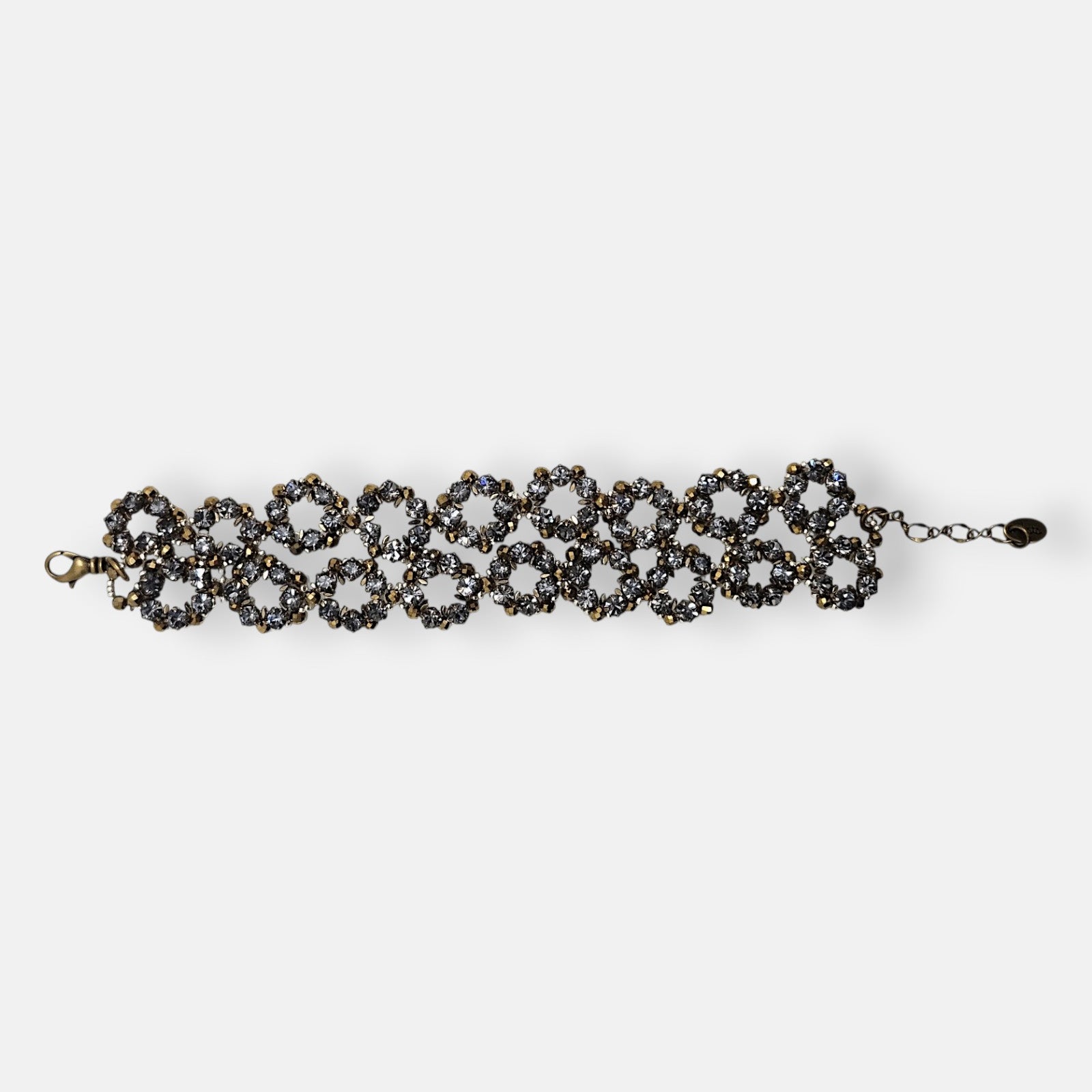 Pulsera Tataborello ancha con diseño de malla circular y cristales gris grafito.