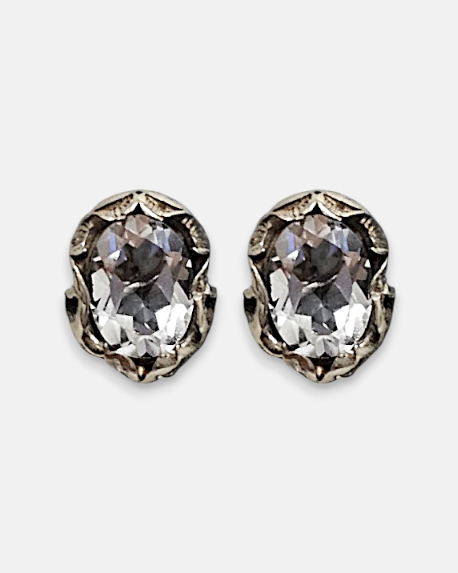 pendientes Eos de Maria e Luisa Jewels en plata 925 bruñida con cristal ovalado transparente.