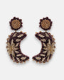 pendientes Lune Violette et Dorée de Olivia Dar bordados a mano con forma de luna creciente en morado y dorado.