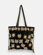 bolso tote Cabas en Velours Motifs Astraux Brodés Vert Kaki de Olivia Dar en terciopelo verde caqui con símbolos místicos bordados en dorado.