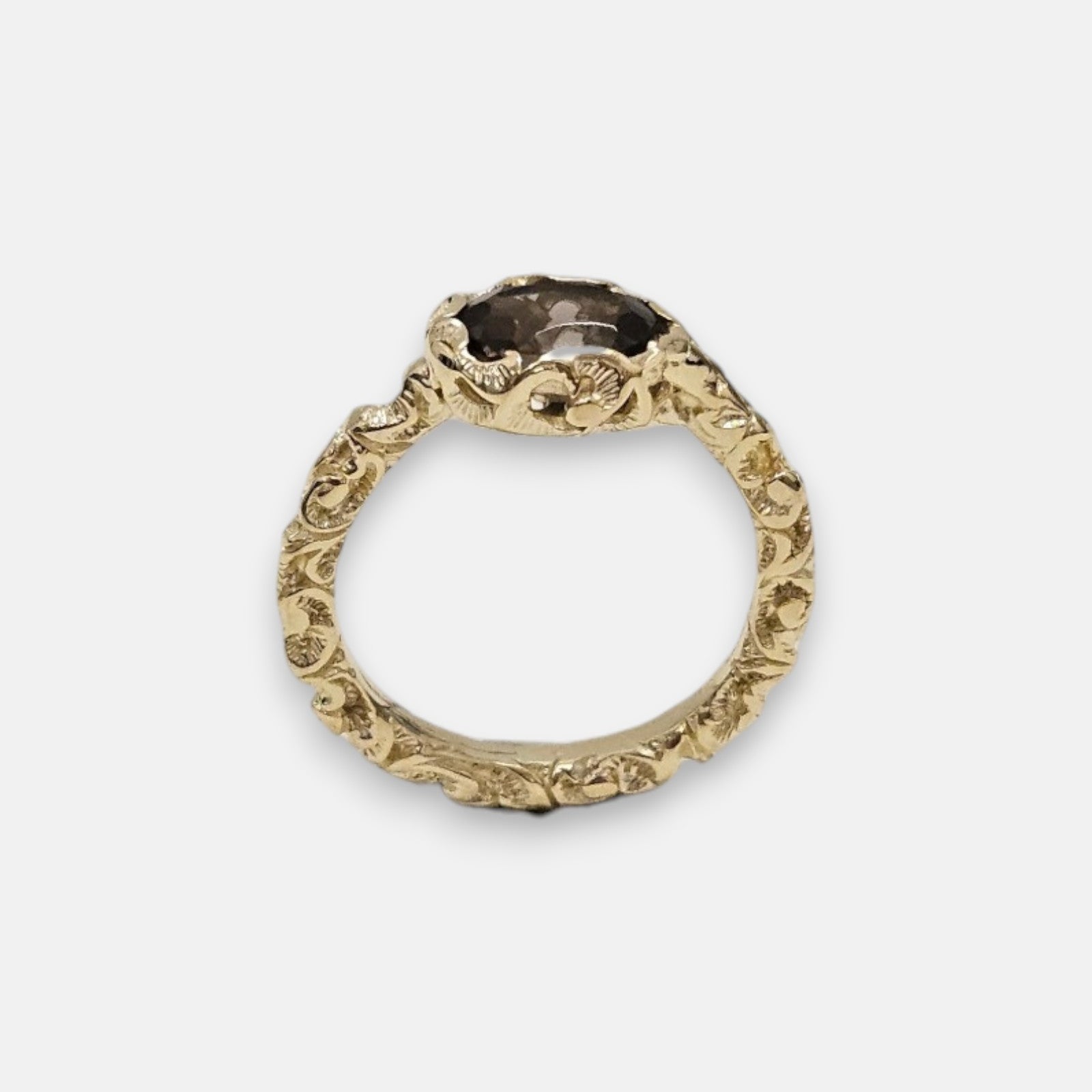 anillo Flaminia de Maria e Luisa Jewels en plata 925 chapada en oro con cristal ovalado ahumado.