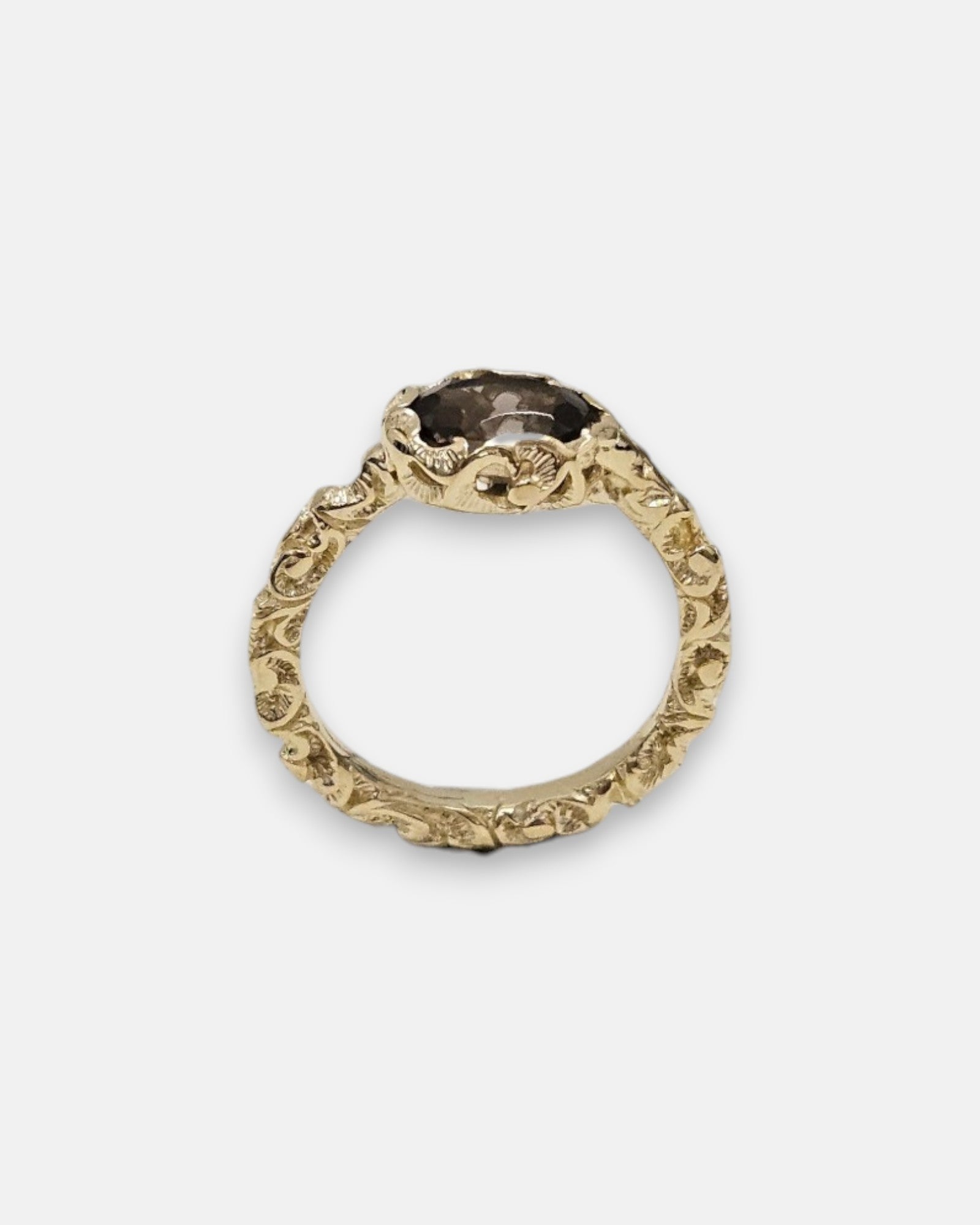 anillo Flaminia de Maria e Luisa Jewels en plata 925 chapada en oro con cristal ovalado ahumado.