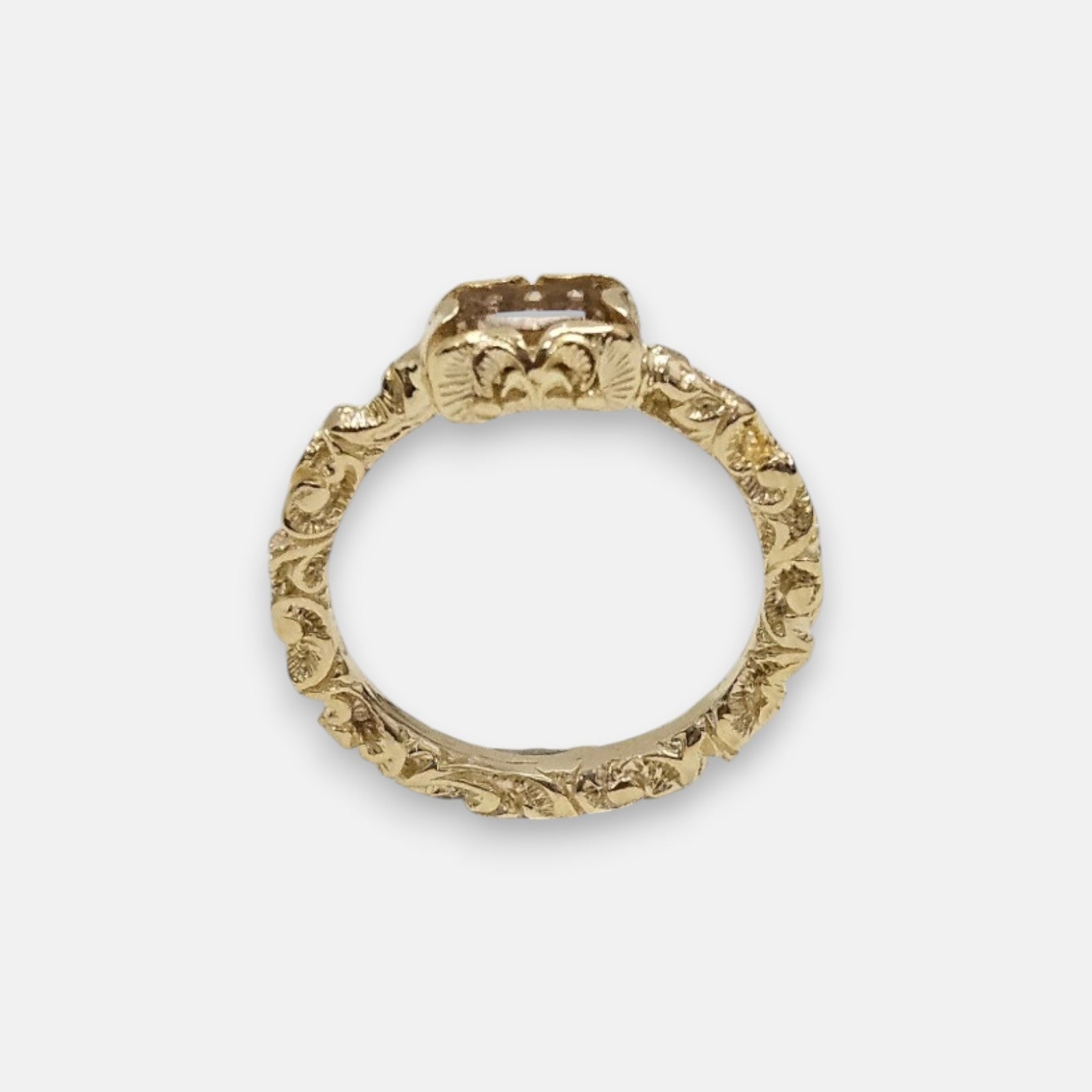 anillo Nereo de Maria e Luisa Jewels en plata 925 chapada en oro con cristal rectangular ámbar.