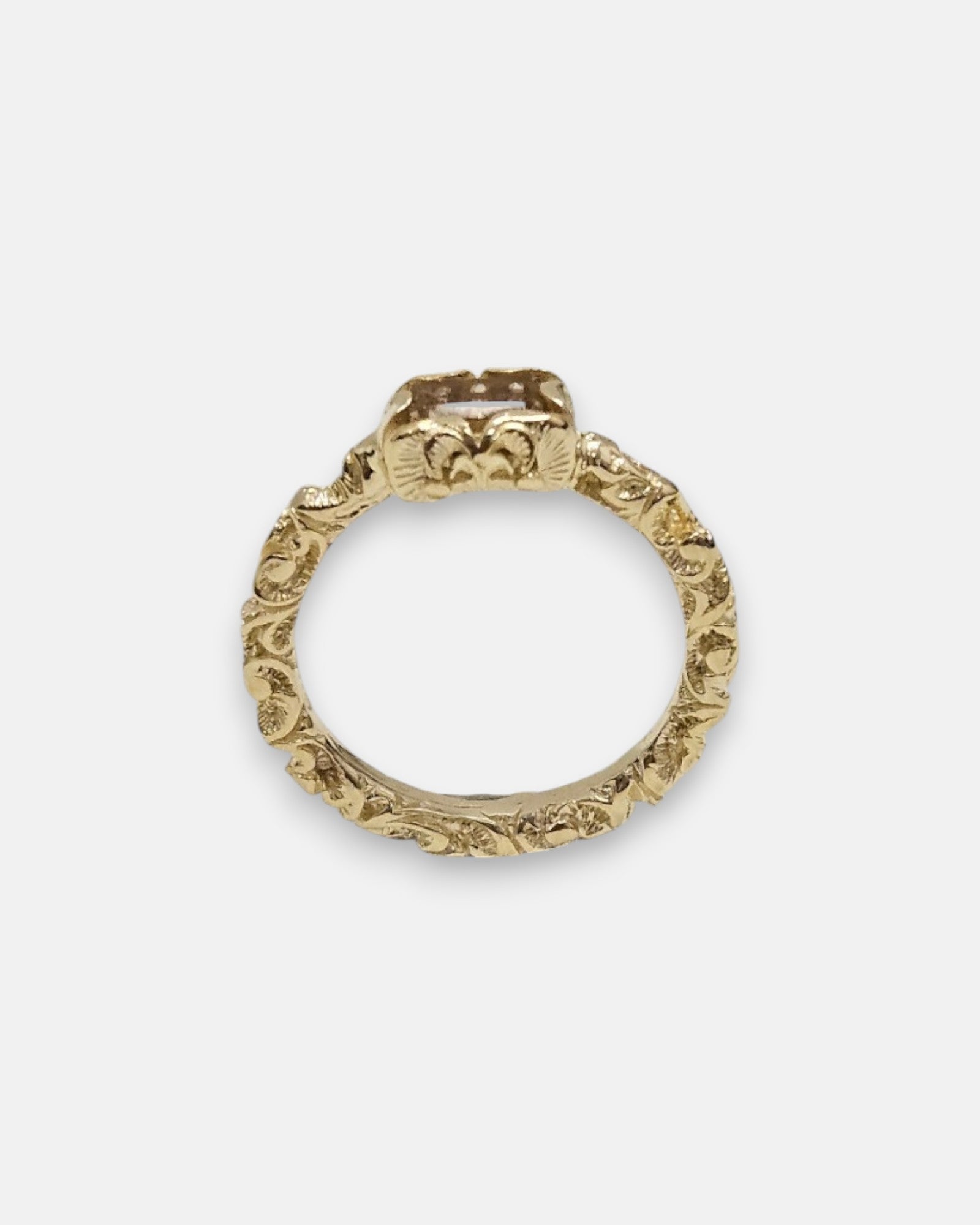 anillo Nereo de Maria e Luisa Jewels en plata 925 chapada en oro con cristal rectangular ámbar.