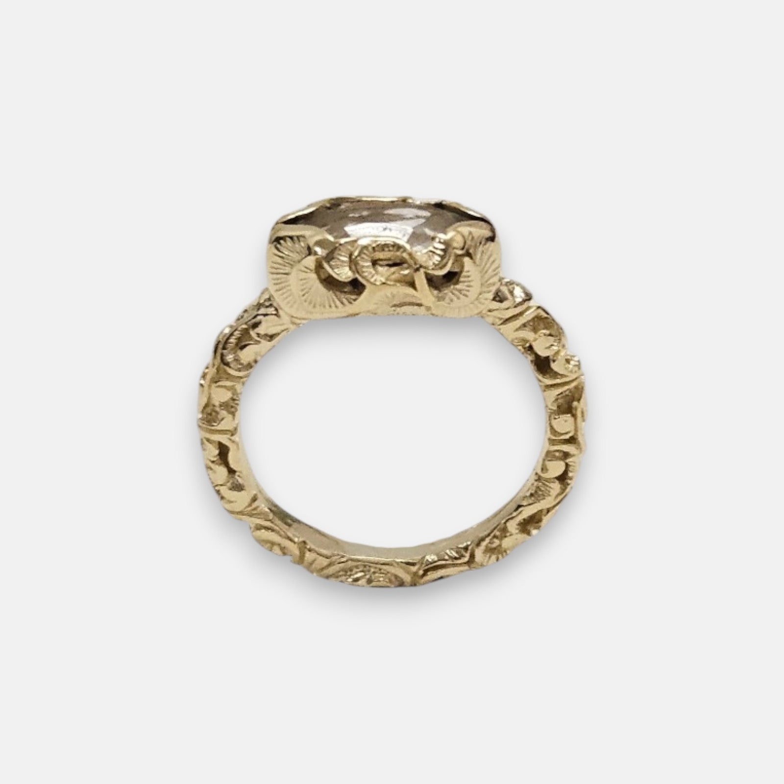 anillo Beatrice de Maria e Luisa Jewels en plata 925 chapada en oro con cristal marquesa.