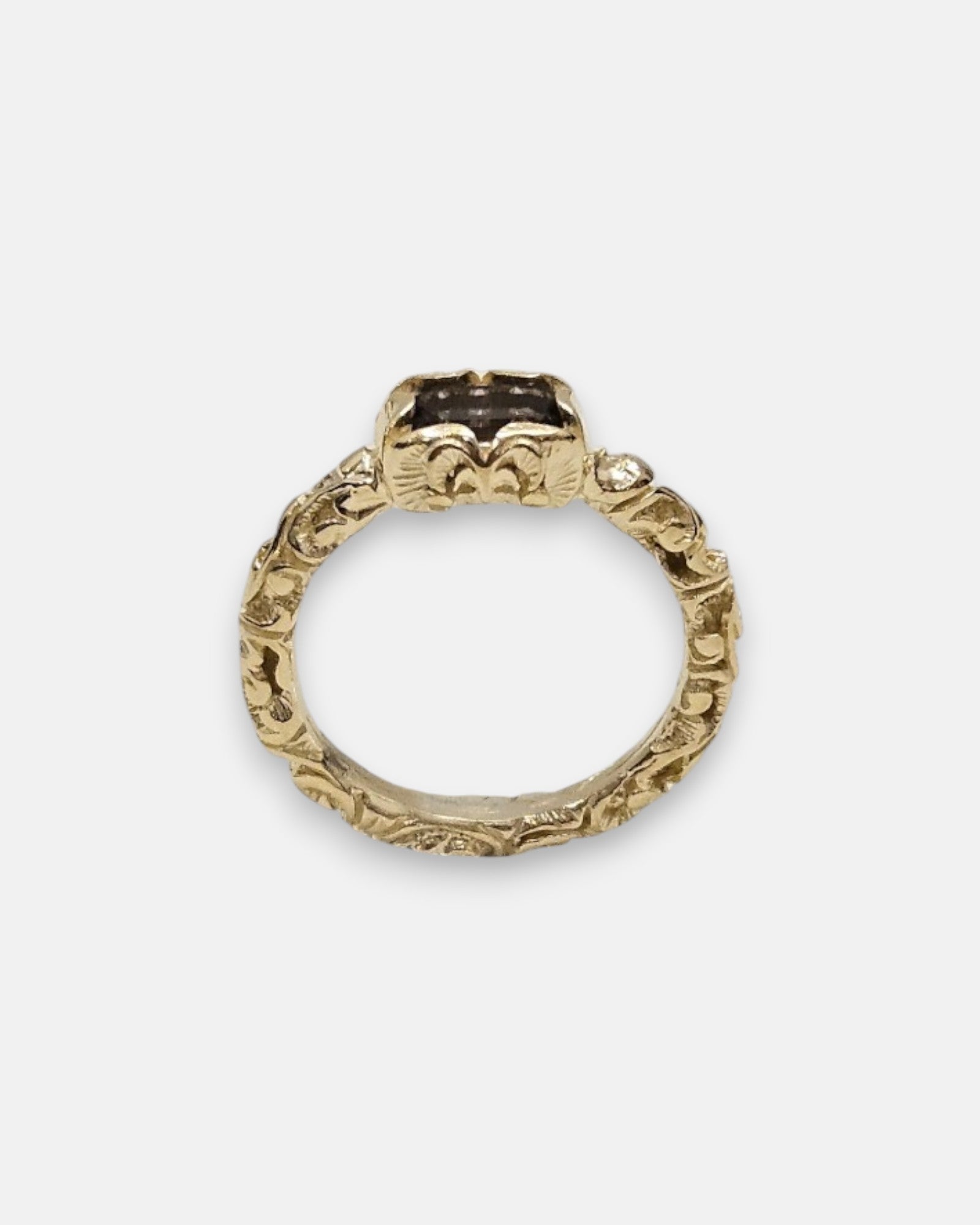 anillo Zenobia de Maria e Luisa Jewels en plata 925 chapada en oro con cristal rectangular ahumado.