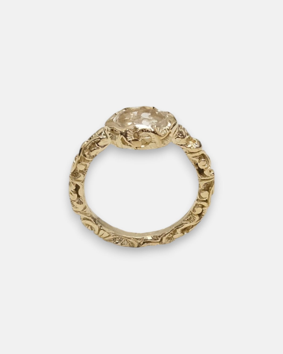 anillo Aura de Maria e Luisa Jewels en plata 925 chapada en oro con cristal ovalado transparente.