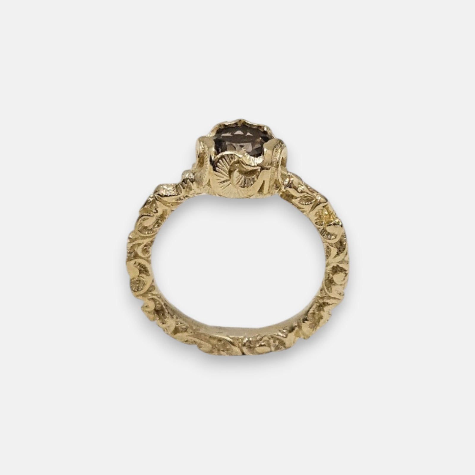 anillo Celeste de Maria e Luisa Jewels en plata 925 chapada en oro con cristal ahumado redondo.