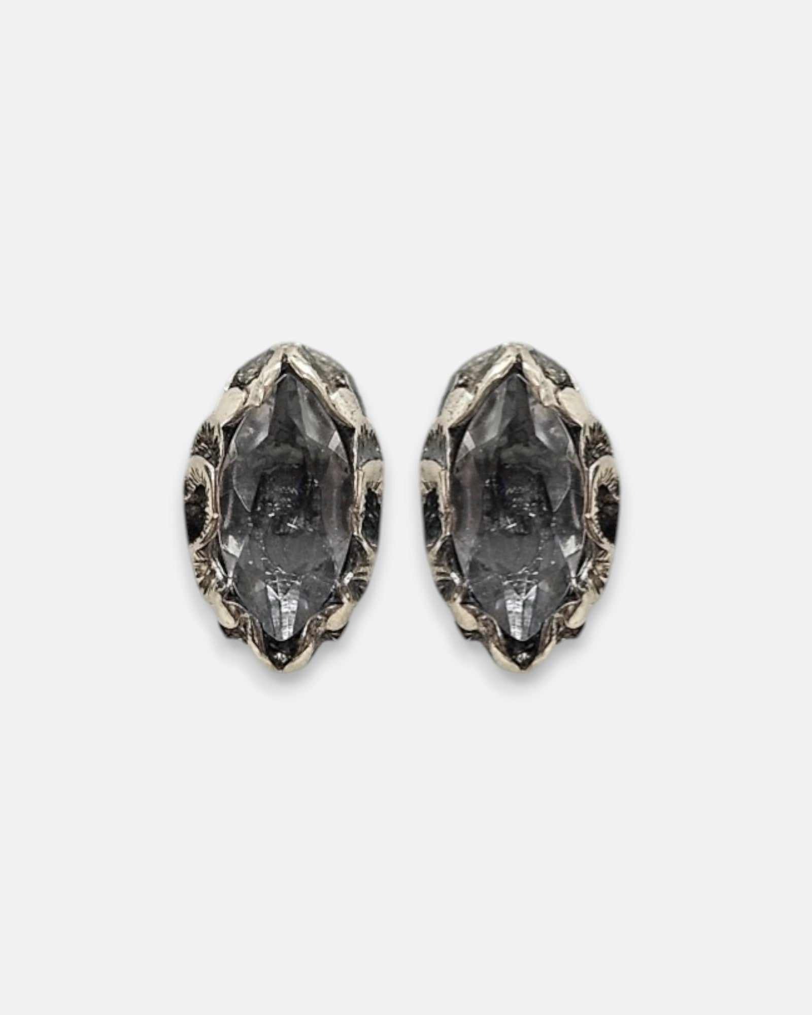 pendientes Sveva de Maria e Luisa Jewels en plata 925 bruñida con cristal ahumado en talla marquesa.