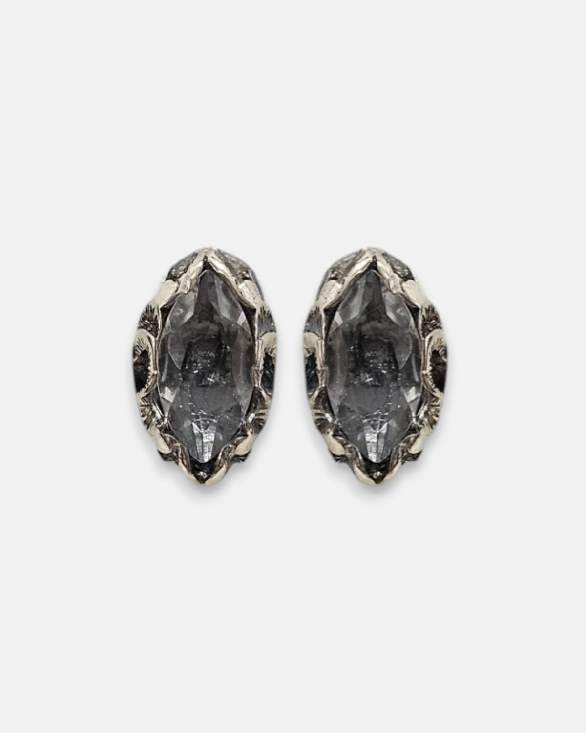 pendientes Sveva de Maria e Luisa Jewels en plata 925 bruñida con cristal ahumado en talla marquesa.